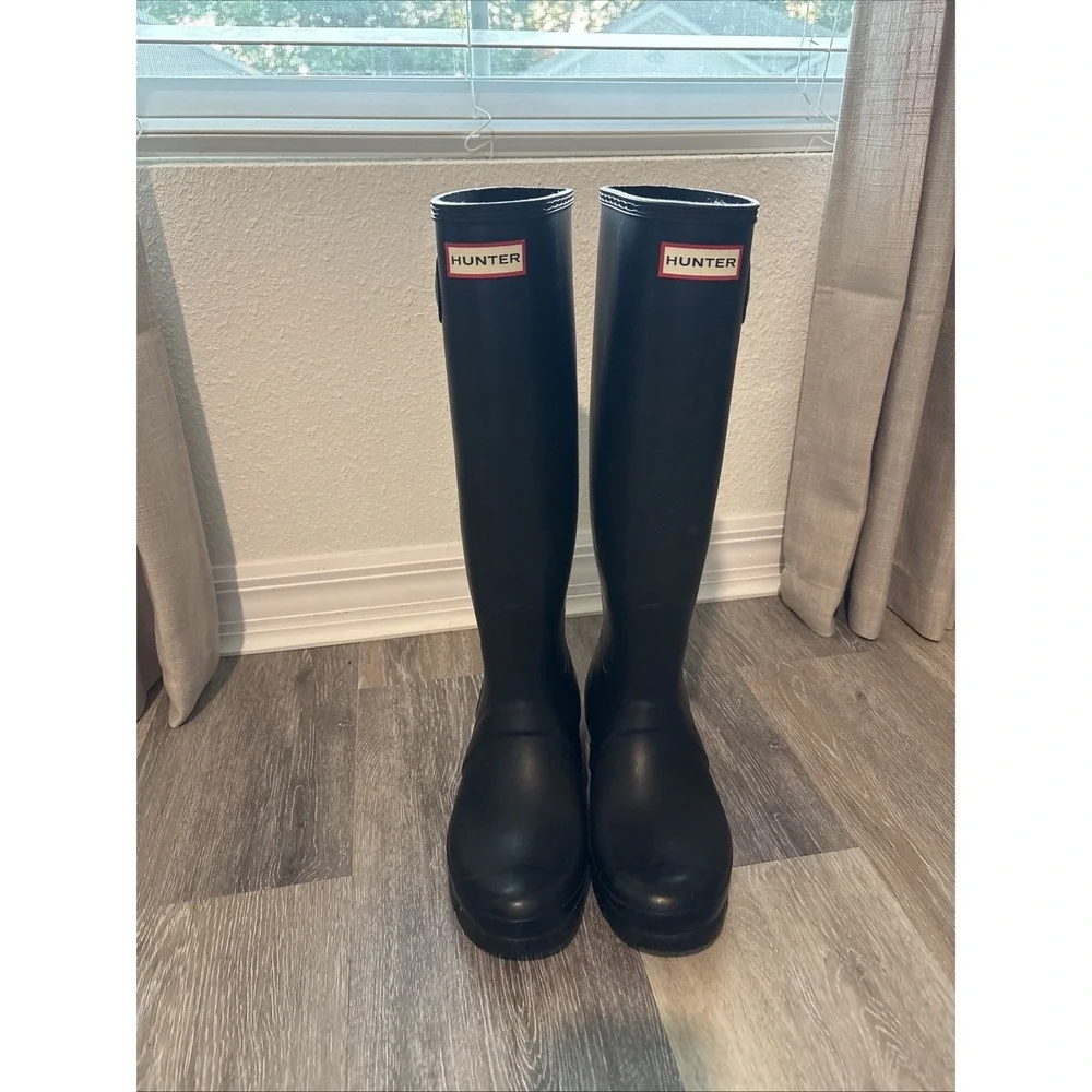 Hunter Black Tall Rain Boots with Buckle Detail Women's Size 8 EU 39 Farm Garden
